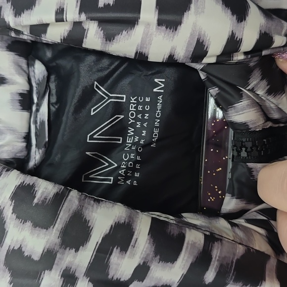 Mark New York Andrew marc performance leopard print vest black and white - Picture 4 of 6